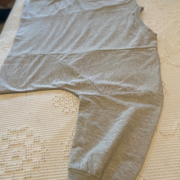 Wynne Lounge -lounge wear size large. - Picture 6 of 9